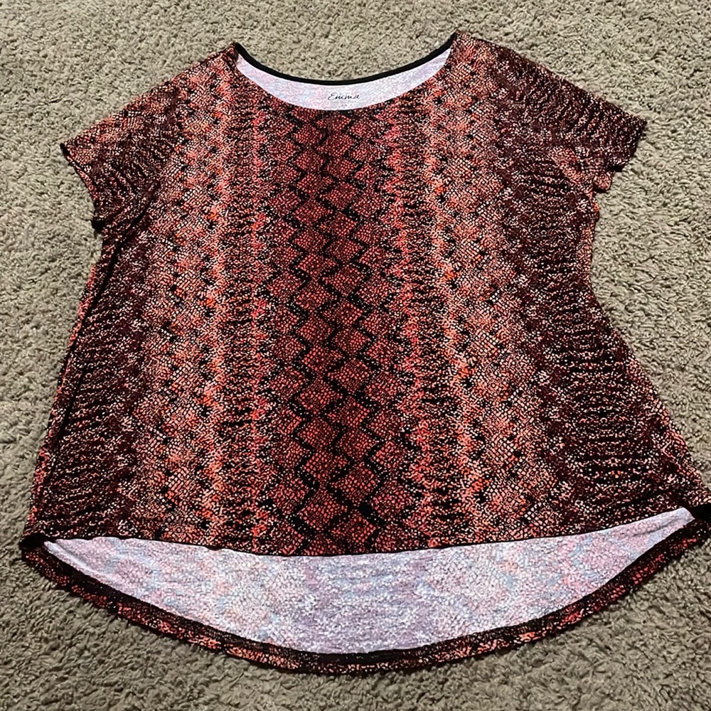 Women’s Simply Emma multi color design high/low short sleeve Summer top. Sz 2X